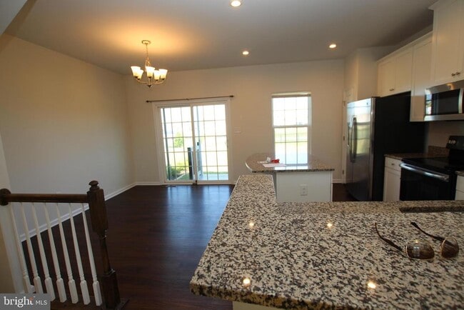 Building Photo - 30111 Plantation Dr