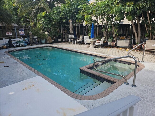 Primary Photo - 305 SE 12th Ave