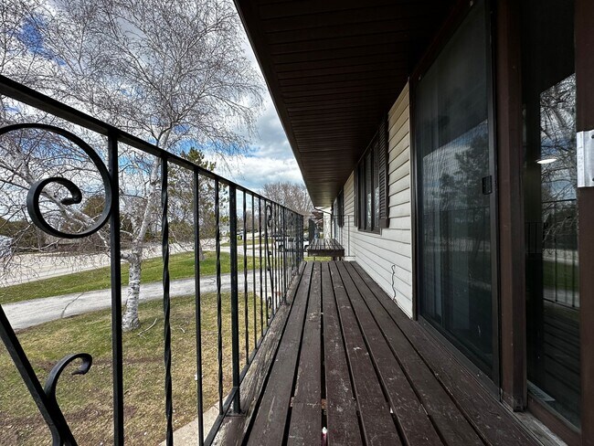 Building Photo - 2746 Nicolet Dr