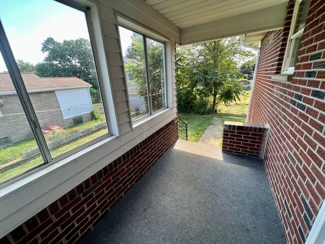 Building Photo - Newly Updated! 1 Bedroom 1 Bathroom Home -...