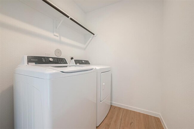 Building Photo - 3106 Elm Br Dr