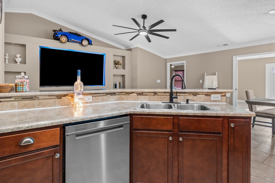 Building Photo - 25 Kettle Ct