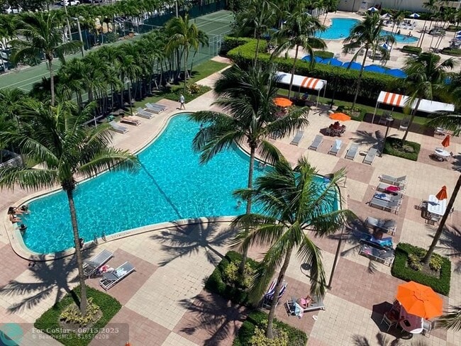 Primary Photo - 19380 Collins Ave