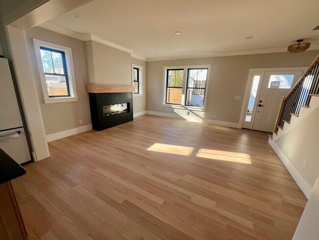 Building Photo - 10 Webber Ave