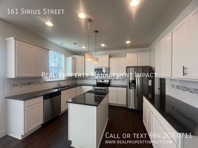 Building Photo - Spacious 3 Bedroom 2.5 Bathroom Modern Hom...