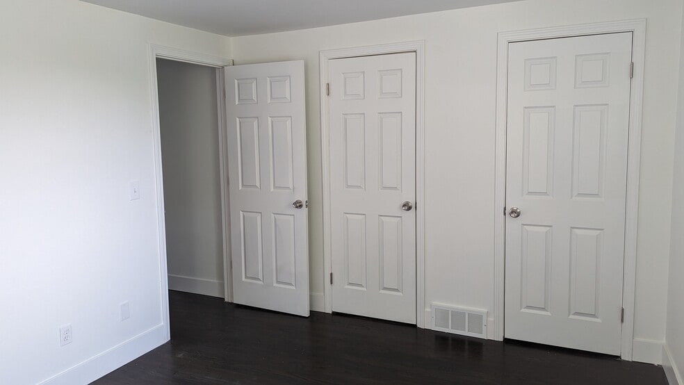 closet 2nd floor bedroom - 1407 E Valentine Cir NW