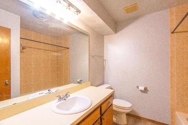 Building Photo - 8425 Timberwood Ln
