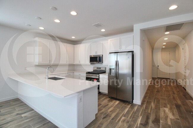 Building Photo - 3303 S Piedra Cir