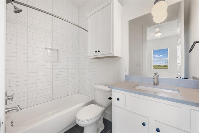 Building Photo - 212 E 20th St