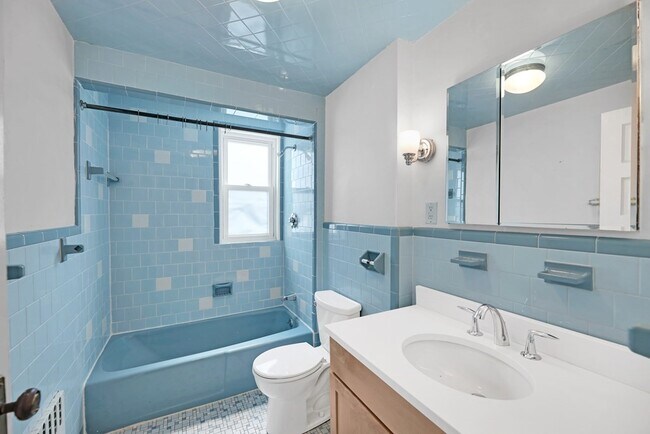 Building Photo - 7 Castleton St