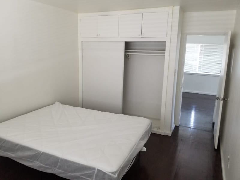 Building Photo - 14811 Vanowen St