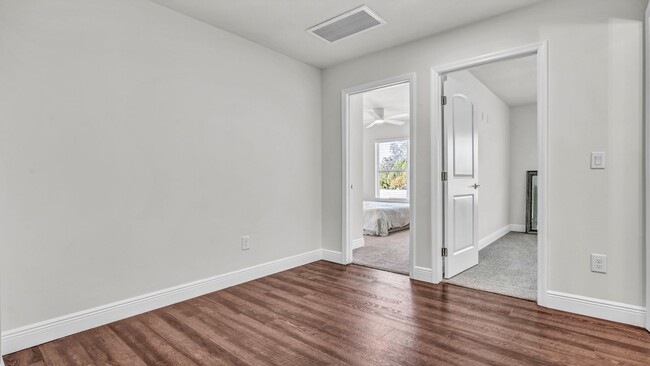 Building Photo - Gorgeous, Like-New Pool Home!