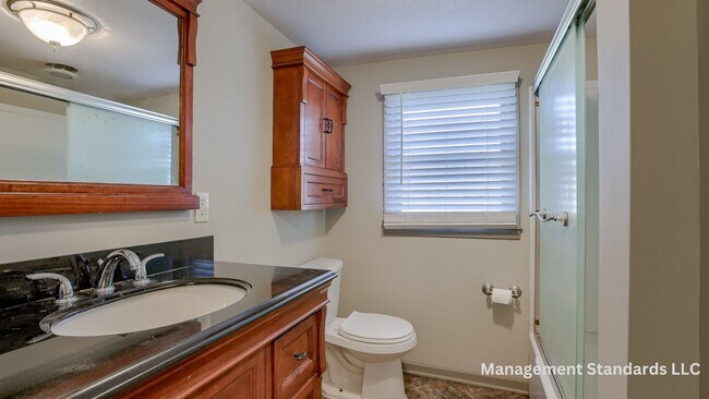 Main Bathroom - 6938 Berry Rd