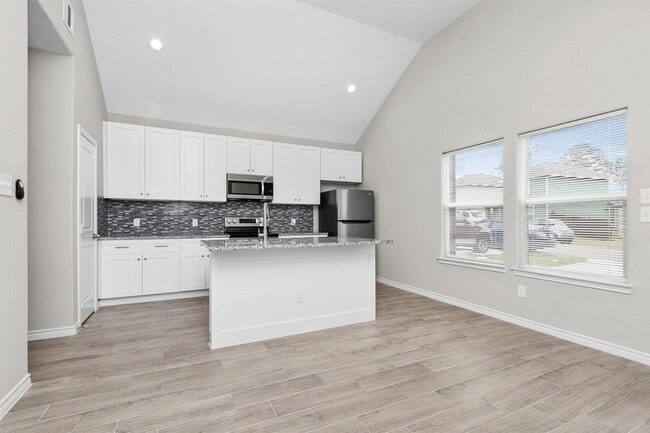 Building Photo - 16706 E Hammon