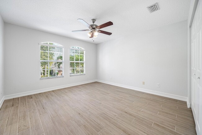 Building Photo - 8845 Sandy Crest Ln