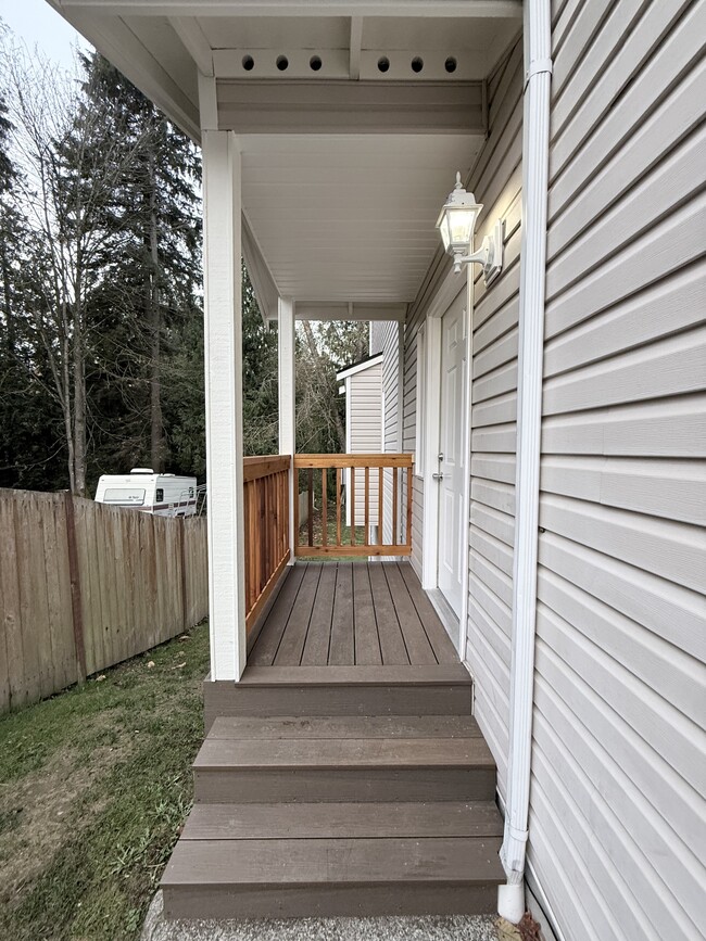 Building Photo - 502 91st Ave SE