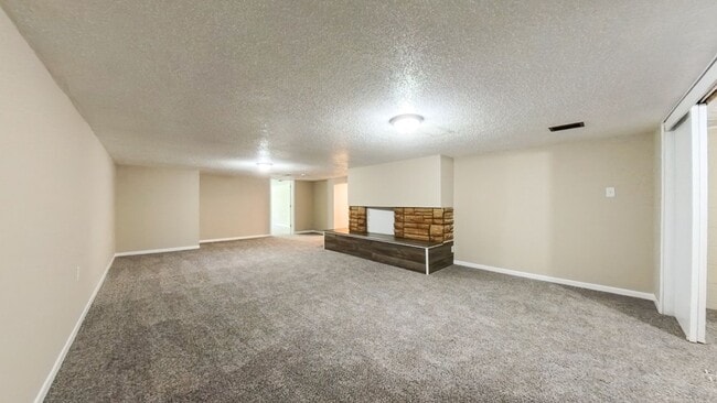 Building Photo - Spacious 3 Bedroom 1.5 Bath Home- Located ...