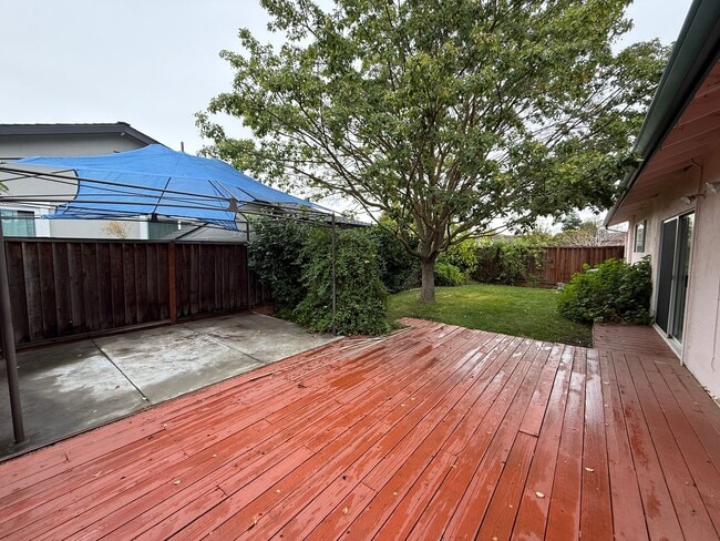 Building Photo - Single Story Home in Quiet Neigbhorhood Ne...