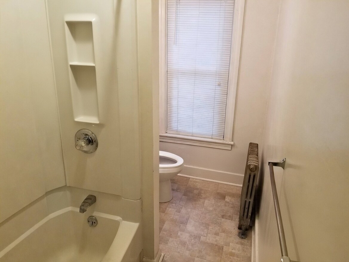 Building Photo - 982 Wayne Ave