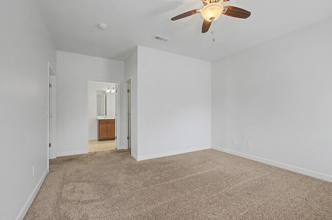 Building Photo - 140 Tulip Grove Point