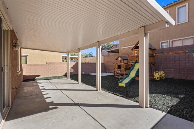 Building Photo - Gorgeous 4BR/2.5BA/2GA Two-Story Gem in Gated Community!