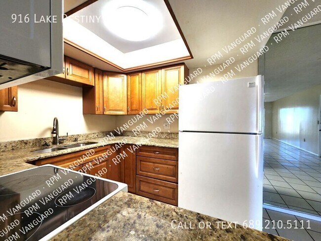 Building Photo - 916 Lake Destiny Rd