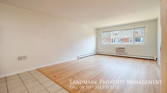Building Photo - 2401 W Balmoral Ave