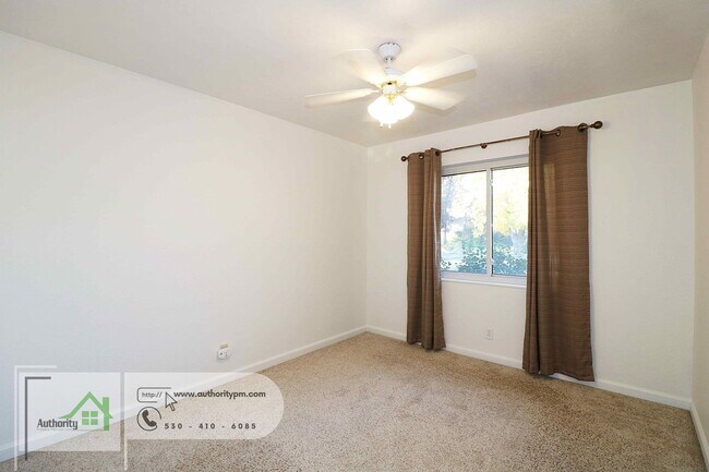Building Photo - 2202 Canal Dr