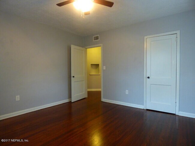 Building Photo - 2575 Myra St