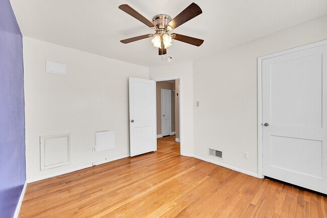 Building Photo - 2317 De Soto Rd