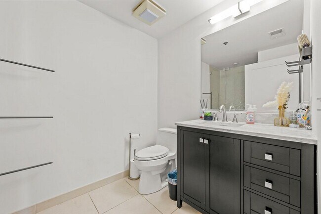 Building Photo - 800 Jackson St