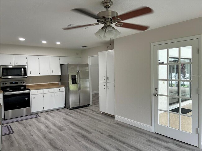 Building Photo - 484 E Maine Ave