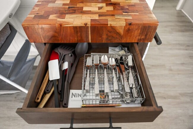 Building Photo - 71 Church St