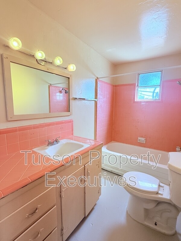 Building Photo - 3274 E Benson Hwy