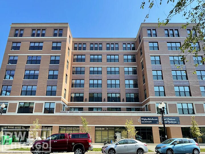 Building Photo - 951 W Dakin St