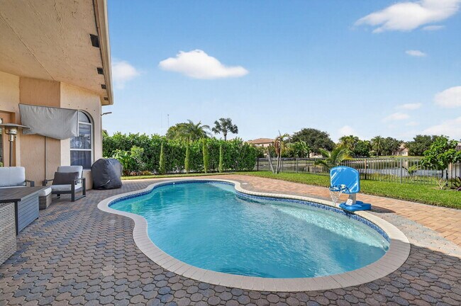 Building Photo - 9167 Oak Alley Dr