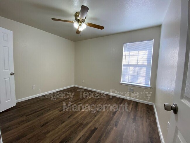 Building Photo - 1719 Short St