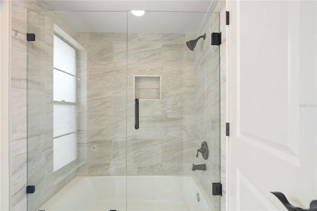 Building Photo - 5008 S Shore Dr