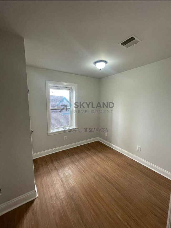 Building Photo - 1519 N 60th St