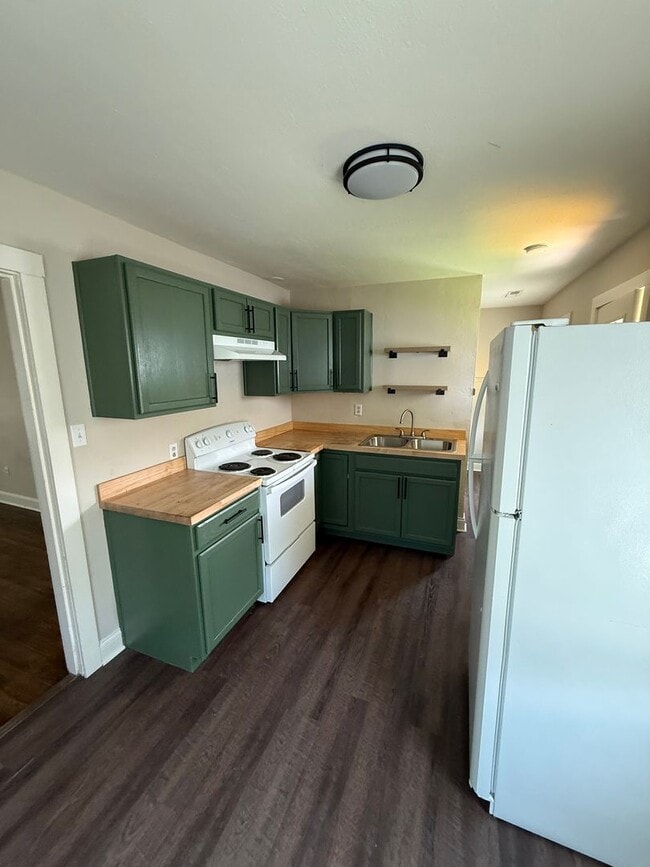 Building Photo - 2 Bed/1 Bath House