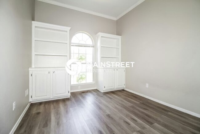 Building Photo - 4 Bedroom Pet-Friendly Home in YUKON, OK with Main Street Renewal
