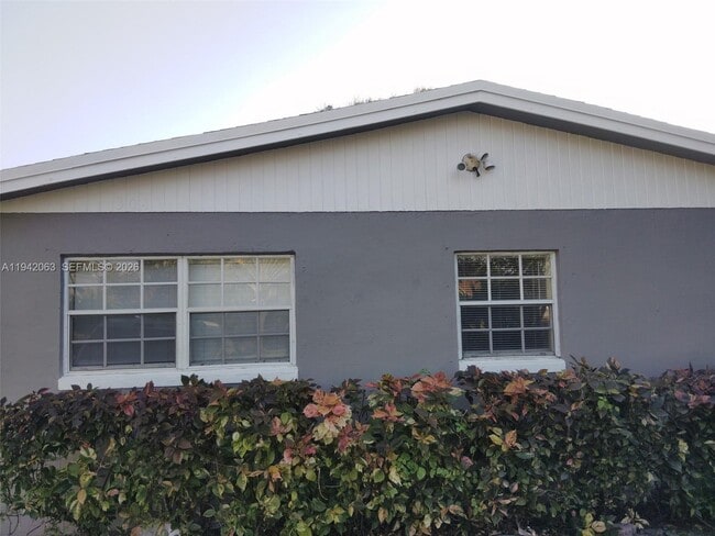 Building Photo - 304 NW 6th Ave