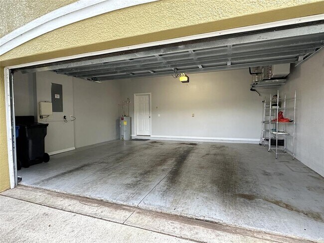 Building Photo - 7561 Tamarind Ave