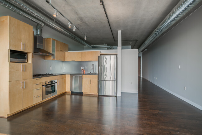 Building Photo - STRIKING Air Conditioned Loft Over Elliot Bay