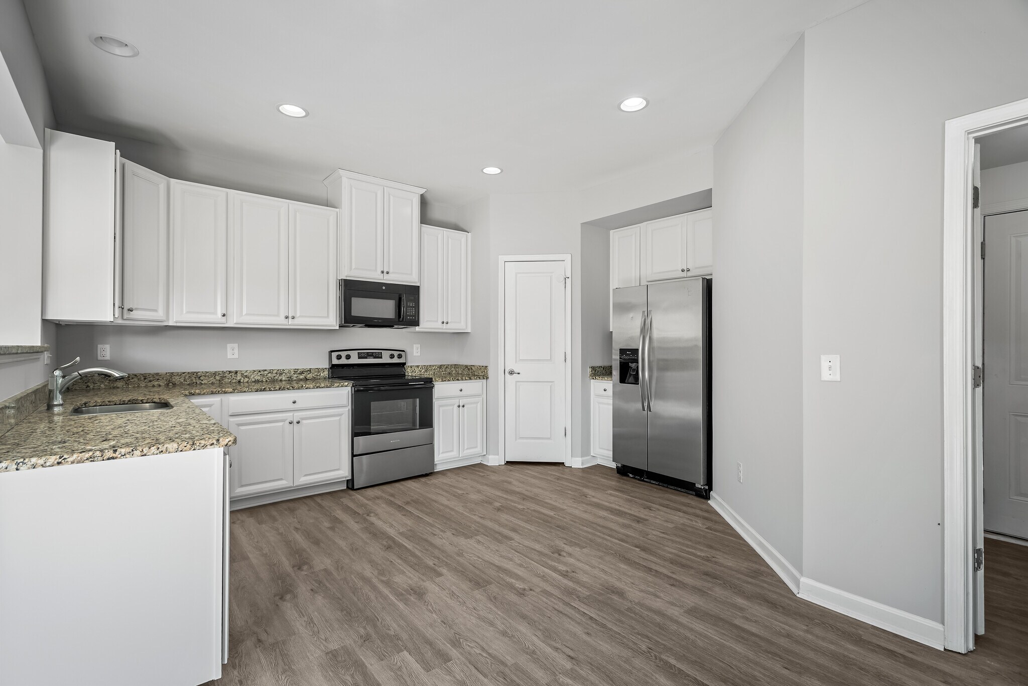 Building Photo - 428 Heroit Dr