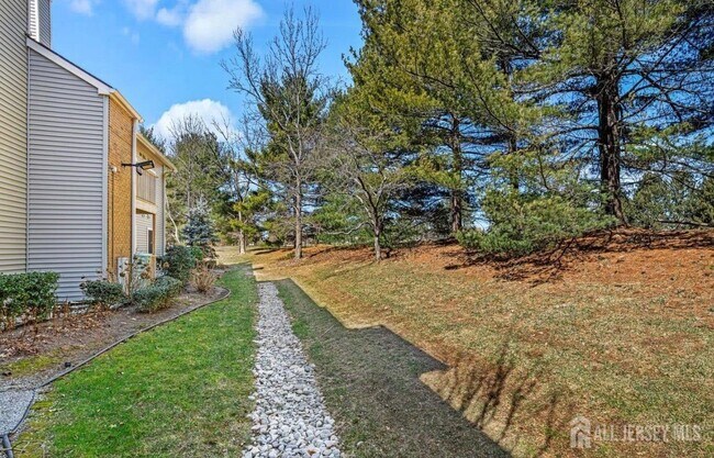 Building Photo - 2310 Ravens Crest Dr