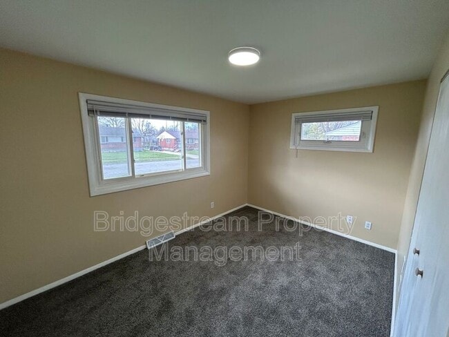 Building Photo - 22 Whispering Dr