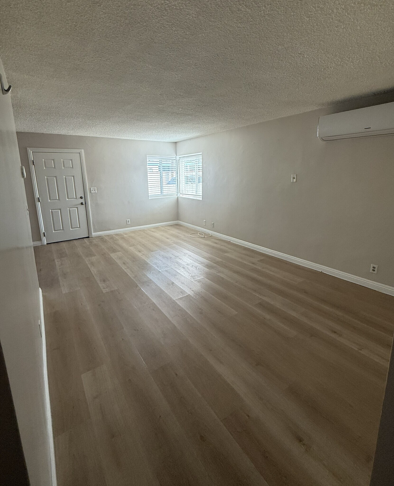 Building Photo - 503 W Linda Vista Ave