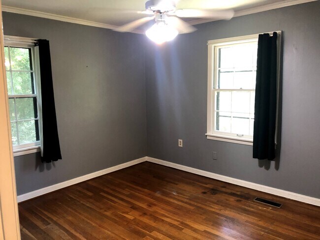 Building Photo - Branch