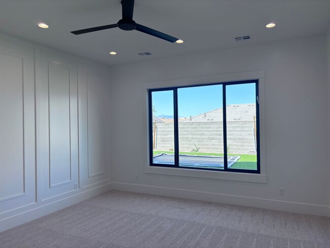 Building Photo - Brand New 6 Bed 4 bath home with built in ...